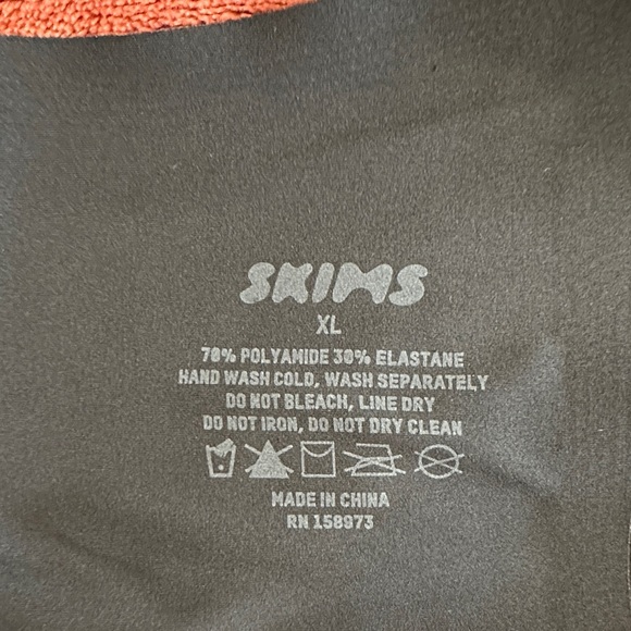 SKIMS Midnight Black Wireless Bra - Picture 2 of 3